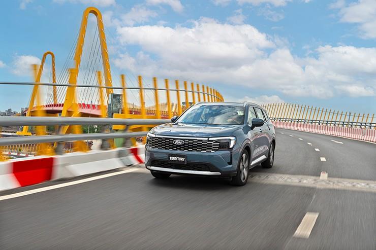 Giá xe Ford Territory niêm yết và lăn bánh tháng 3/2026