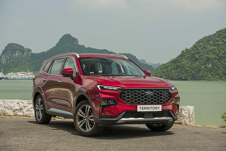 Giá xe niêm yết và lăn bánh Ford Territory tháng 8/2025